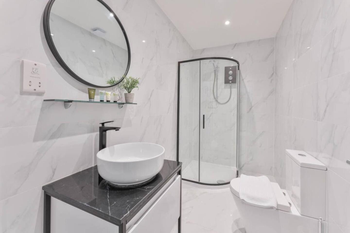 Pass The Keys Flat 1 - Spacious Modern 1 Bedroom Flat *