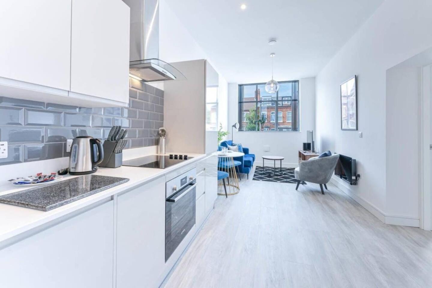 Pass The Keys Flat 1 - Spacious Modern 1 Bedroom Flat Apartment *